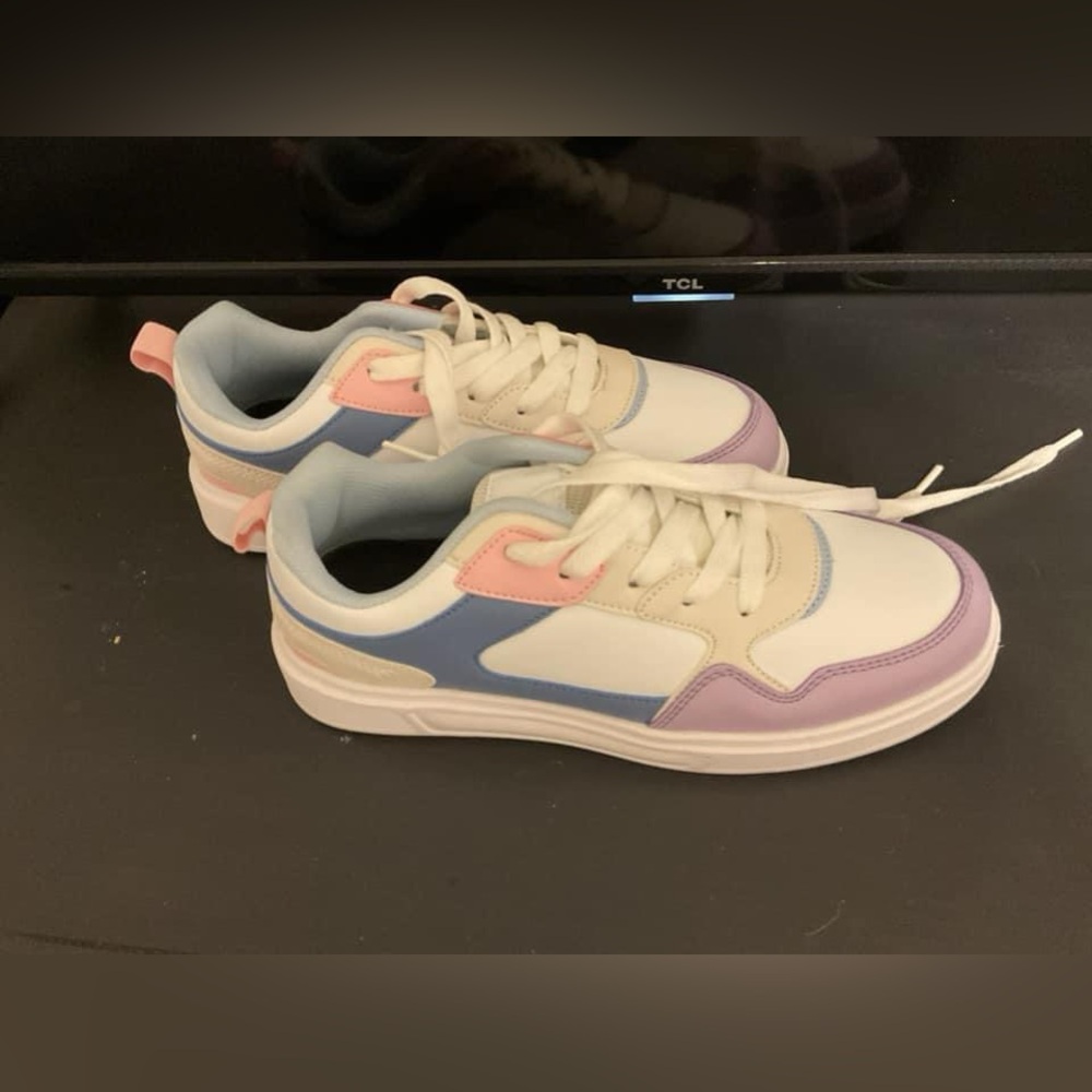 Women’s sneakers
